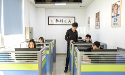 性能穩(wěn)定的真空旋蓋機哪里找？